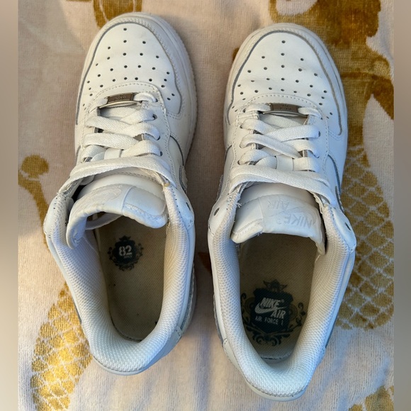 Nike Air Force One - 07 Low - All White - 25th Anniversary Edition - Size 4Y - Picture 8 of 9